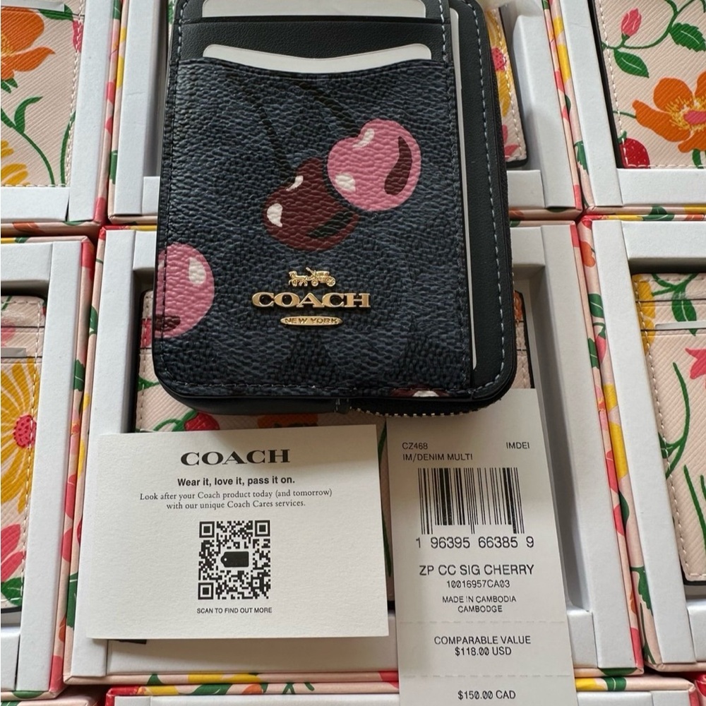 ❤️❤️❤️NEW Coach zip card case with cherry print/Gold hardware ❤️❤️❤️ - Picture 11 of 12